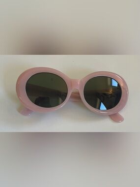 RAEN Luxury Wig Figurative Infant Pink Round Women’s Sunglasses
